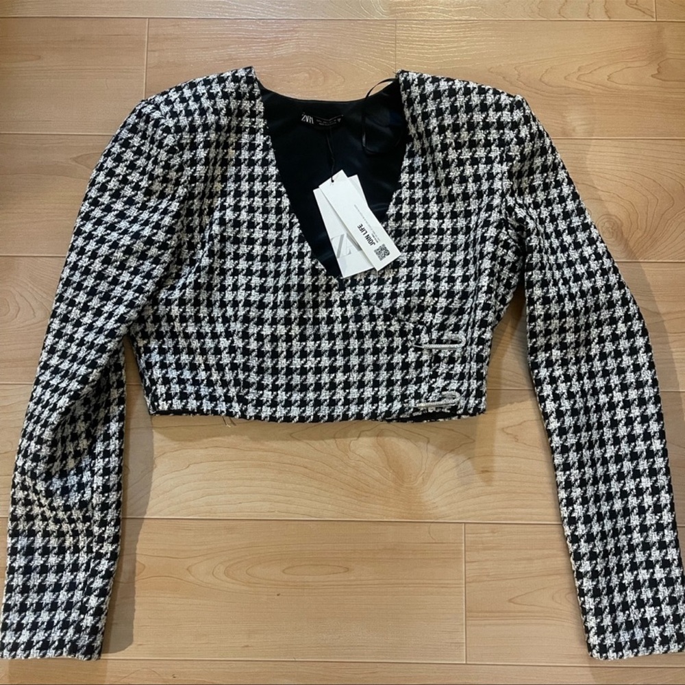 Zara black and white crop top